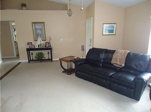 4th image of 524 Seven Oaks St