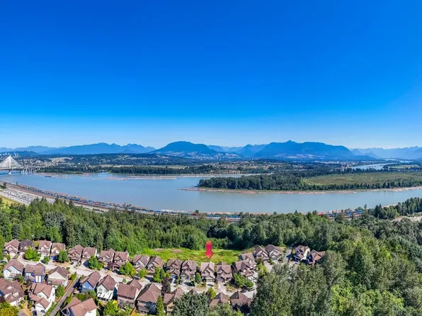 11397 154a St, Surrey, BC V3R 2V7