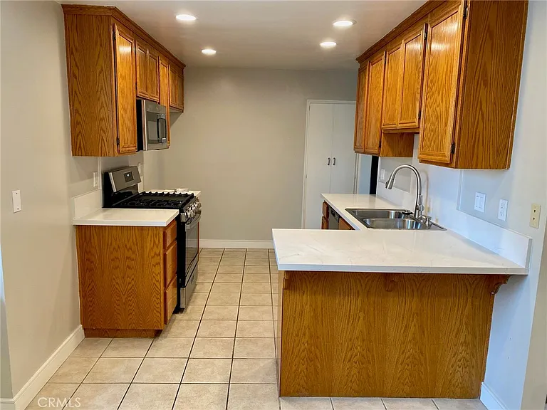 839 S Sunset Blvd — Photo 10