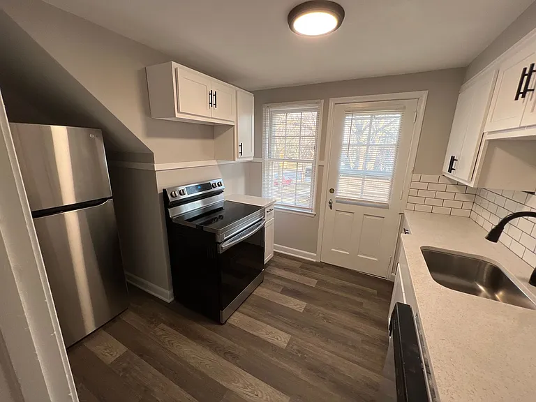 722 W Olin Ave — Photo 5