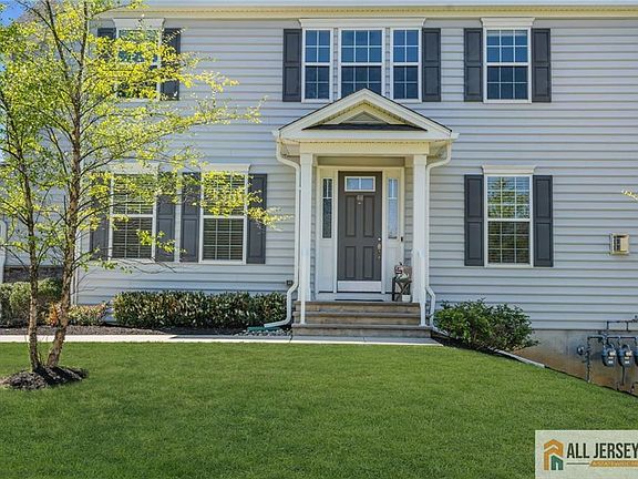 4th image of 48 Begonia Ln