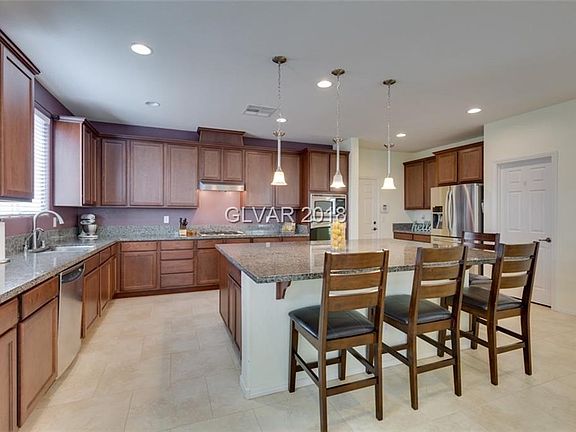 Kitchen with large island