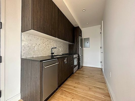 3rd image of 564 Saint Johns Pl APT 627