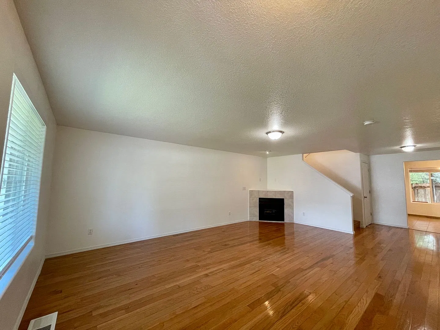 Spacious 4-Bedroom Townhome with Modern Features and Prime Location — Photo 4