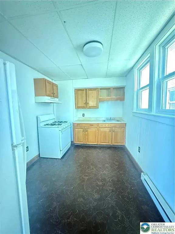 Building Photo - 122 2nd Ave #2