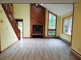 267 Saint Andrews Dr, Bushkill, PA 18324