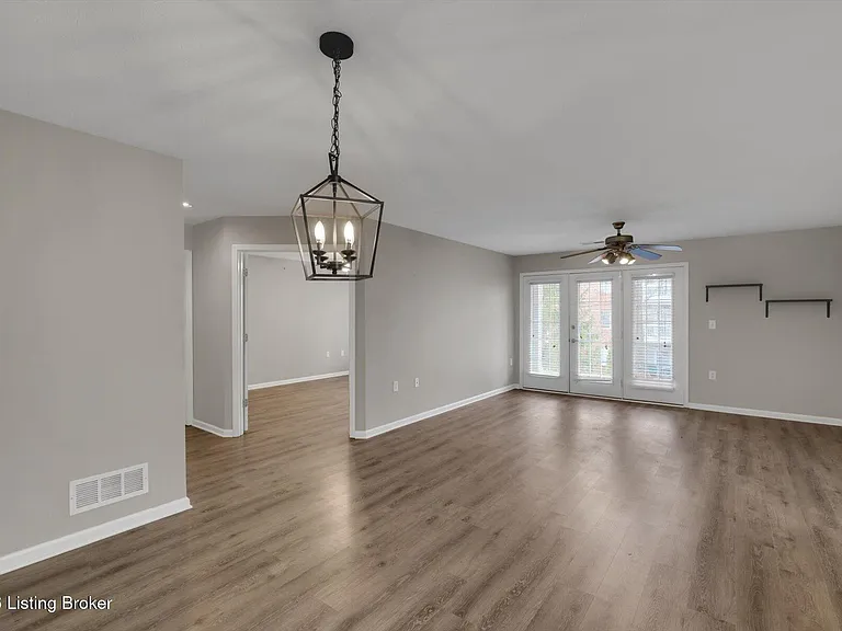 6403 Shelton Cir #102 — Photo 2