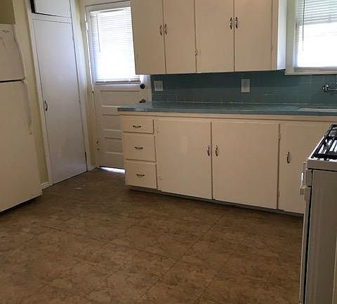 4th image of 2022 Grace Ave