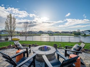 475 S Barkvine Way, Star, ID 83669