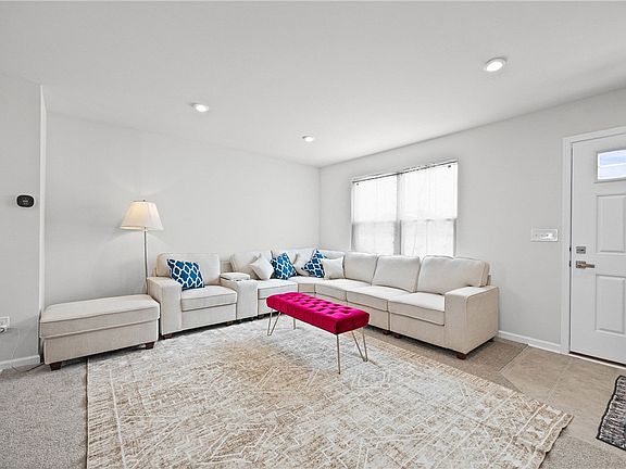 5th image of 8 Trailhead Rd