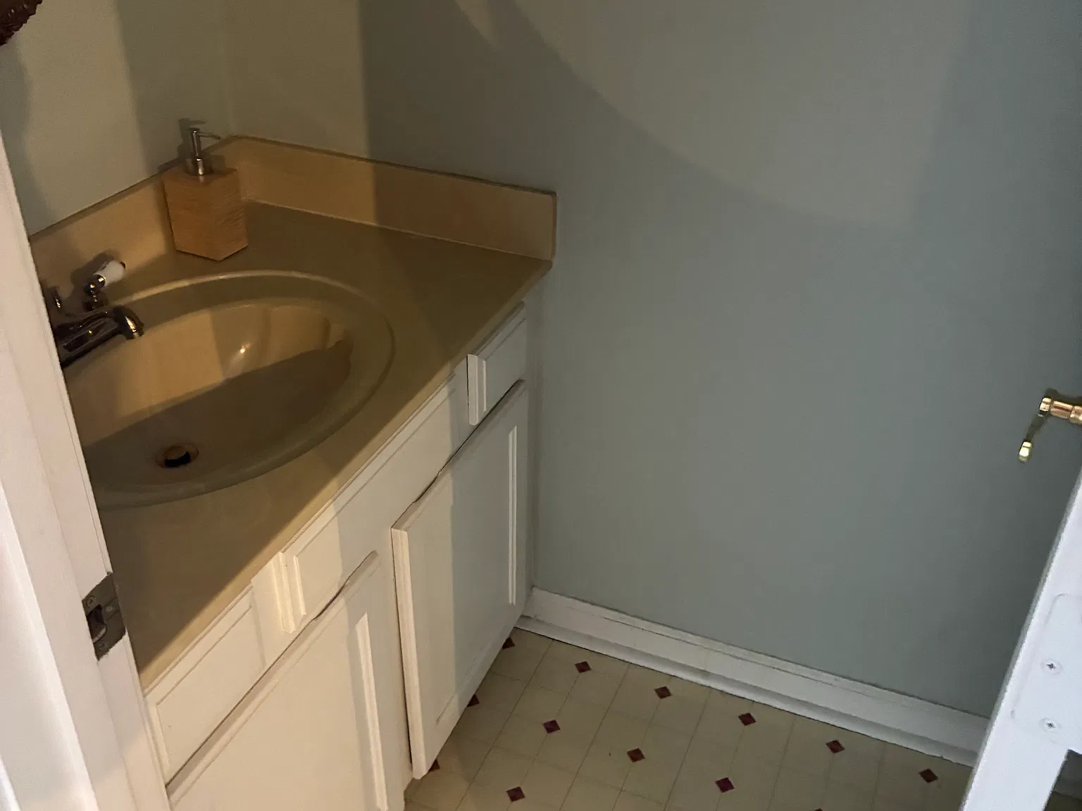 2 bed, 1.5 bath, 1122 sqft, $1,300 — Photo 3