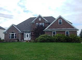 656 Peregrine Dr, Northwood, OH 43619