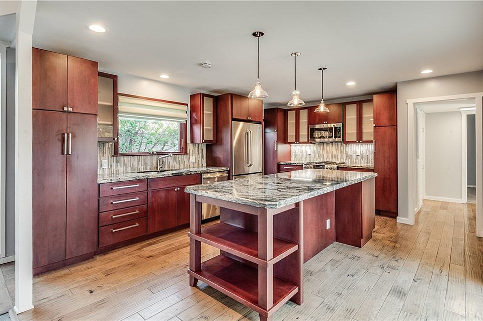 1st image of 325 Knob Hill Ave