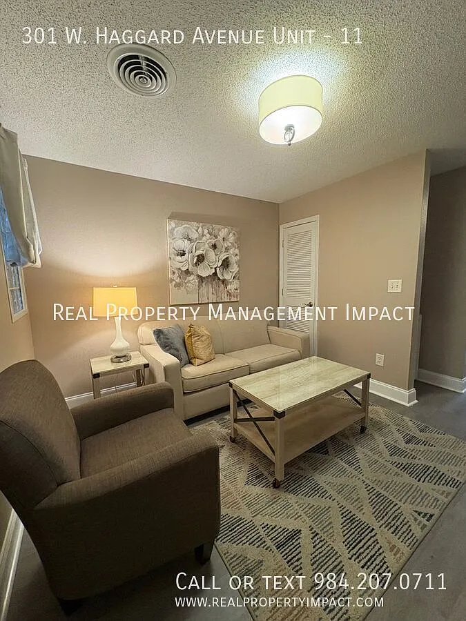 One-Bed, One-Bath Fully Furnished Suite with no Kitchenette, Steps from Elon University Campus — Photo 4