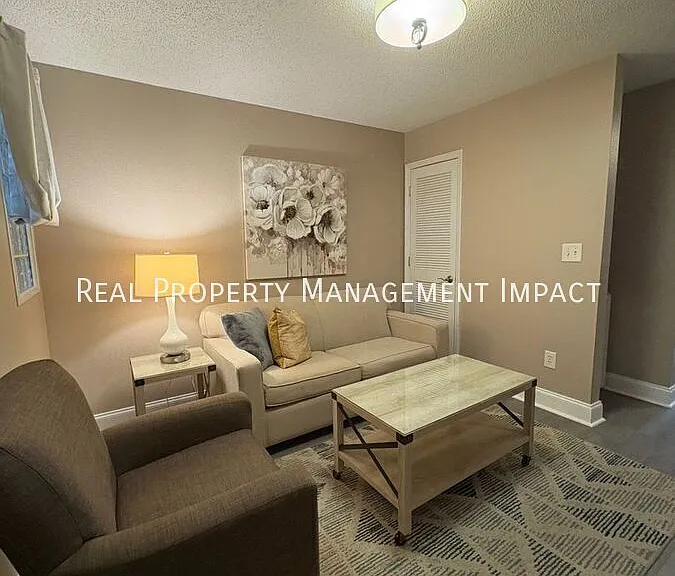 301 W Haggard Ave #11 — Photo 4