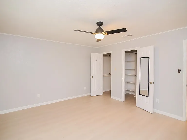 413 Woodway Ln — Photo 14