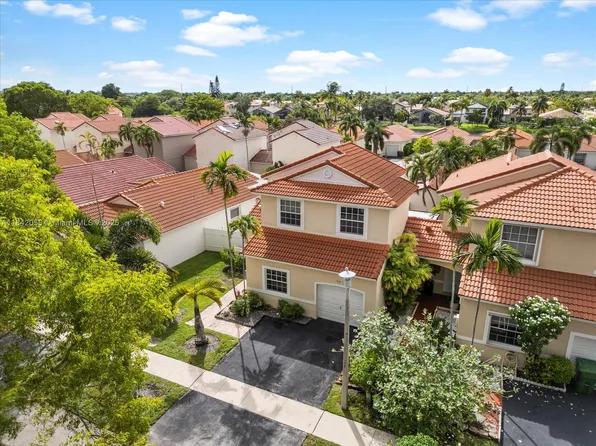 934 SW 179th Ave, Pembroke Pines, FL 33029