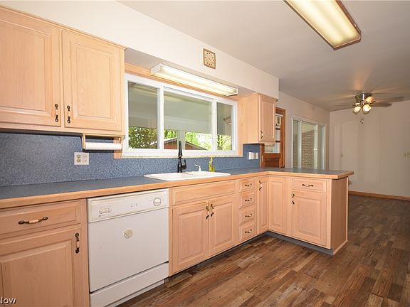 5th image of 75 Maplewood Ave