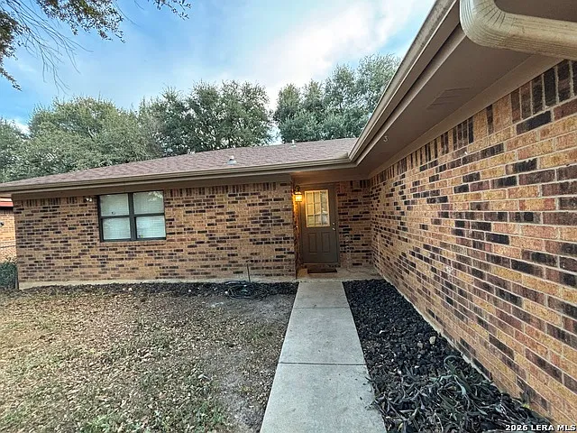 3 bed, 2.0 bath, 1164 sqft, $1,600 — Photo 3