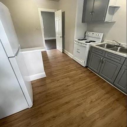 5th image of 304 W Chestnut St #304