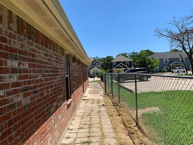 3902 Aspen St — Photo 6
