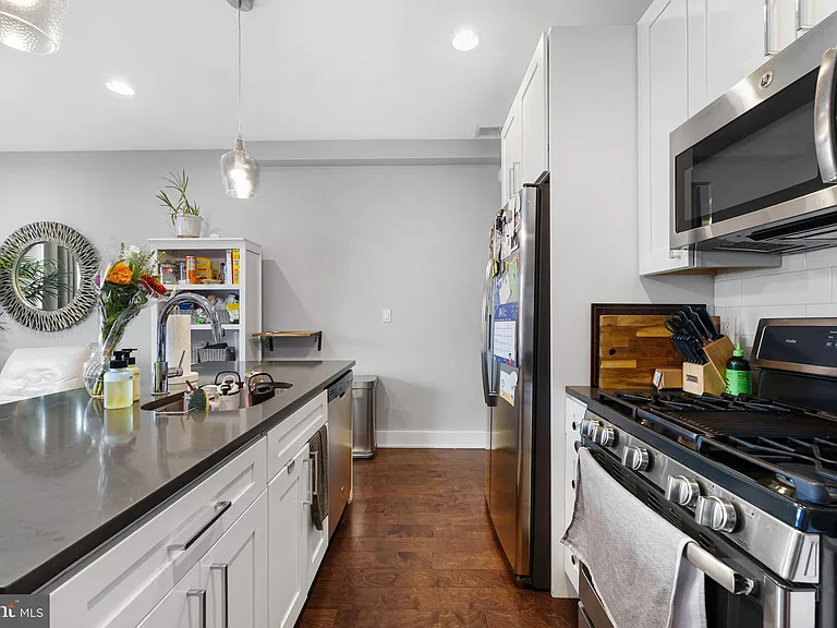1336 S Bouvier St #B — Photo 2