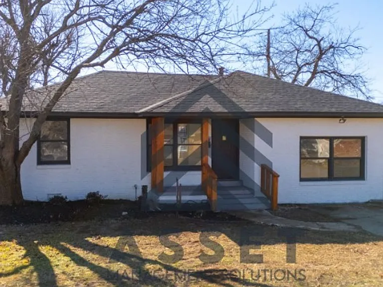 2024 Churchill Way — Photo 2