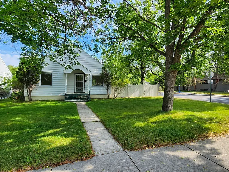 540 Beverly Ave — Photo 2