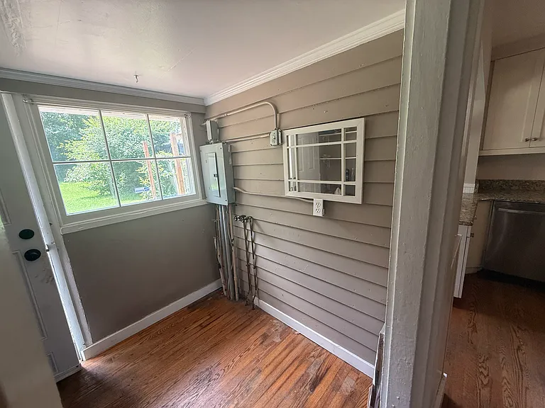 1004 Gillock St — Photo 45