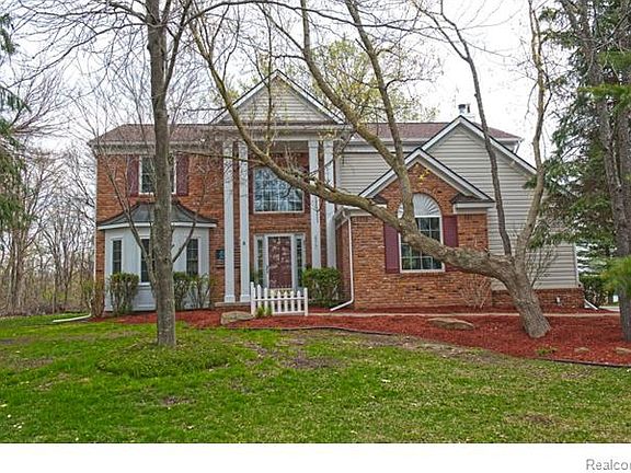 3rd image of 677 River Oaks Dr