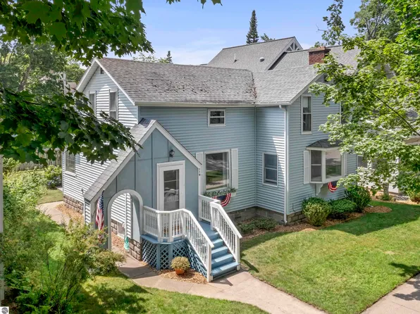 110 Leelanau Ave, Frankfort, MI 49635