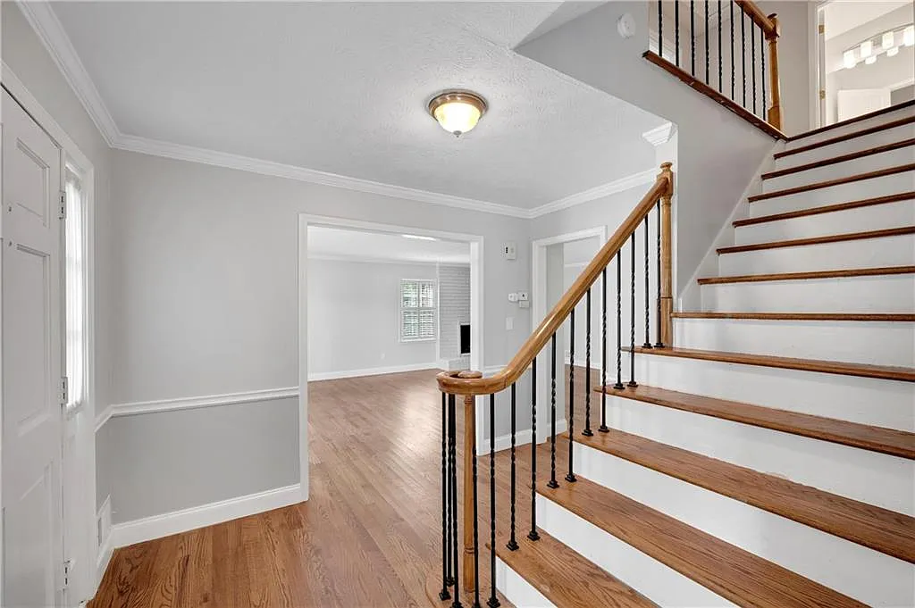 4 bed, 2.5 bath, 2382 sqft, $3,500 — Photo 2