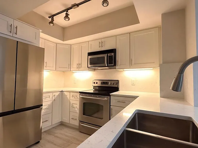 403 S Sapodilla Ave #502 — Photo 8
