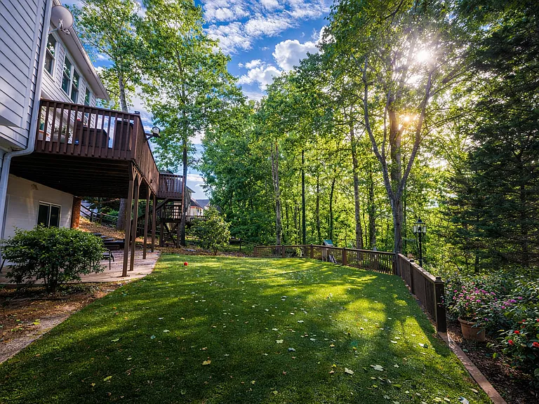 Level backyard with artificial turf