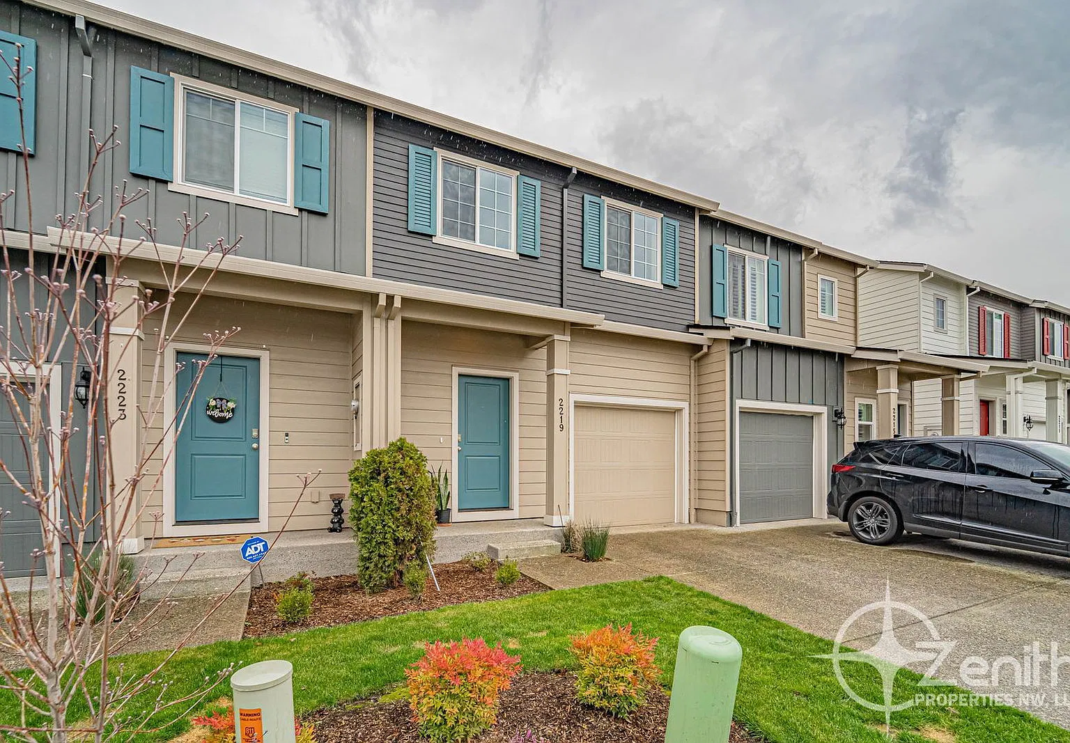 3 bed, 2.5 bath, 1352 sqft, $2,095 — Photo 2