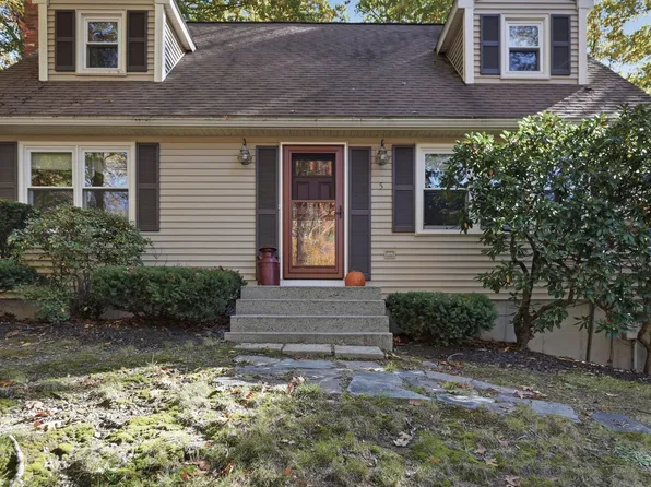 5 Ragged Hill Rd, Milford, MA 01757