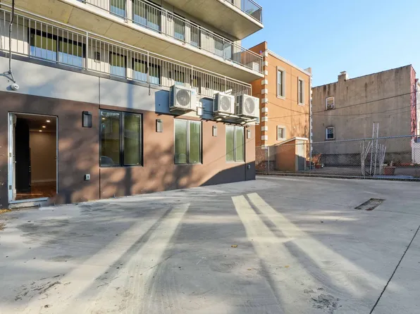 948 New York Avenue image 1 of 12