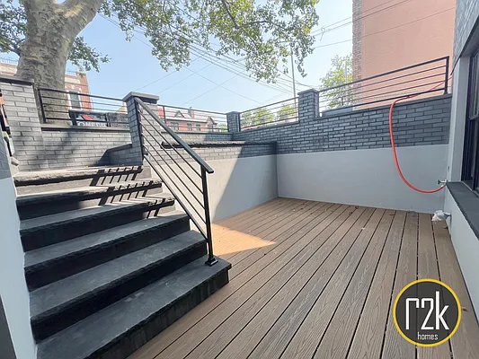 Rented by Realty 2000 Corp | media 19