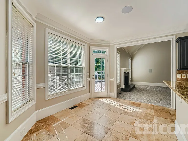 300 Fallstone Path — Photo 7