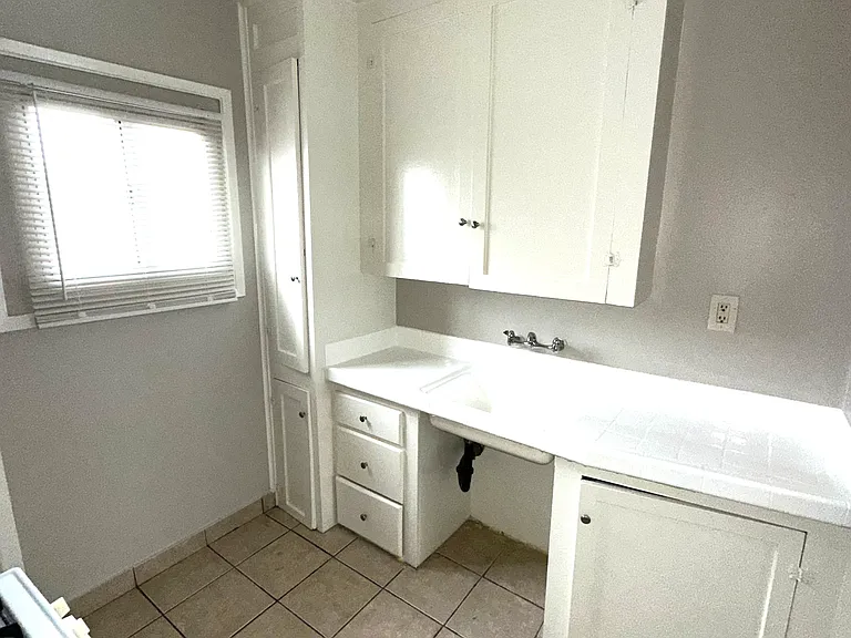 1101 Cherry Ave #12 — Photo 6