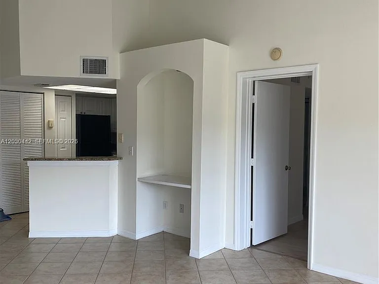 300 Crestwood Ct N #310 — Photo 6