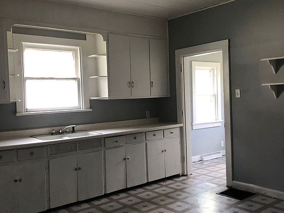 2nd image of 520 S Olive St