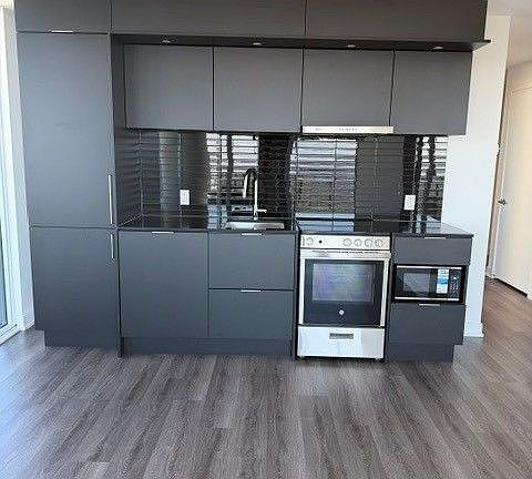 2nd image of 448 SE Burnhamthorpe Rd W #4805