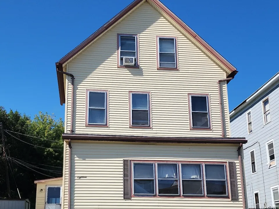 18 Maxwell St #2