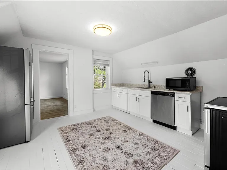 158 Center St — Photo 4