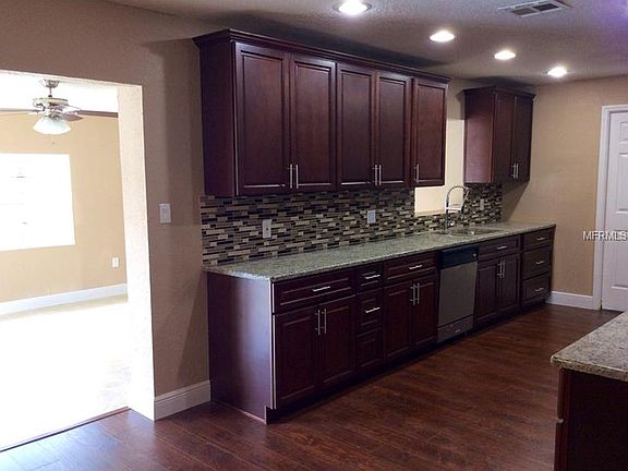 3rd image of 401 Lochmond Dr