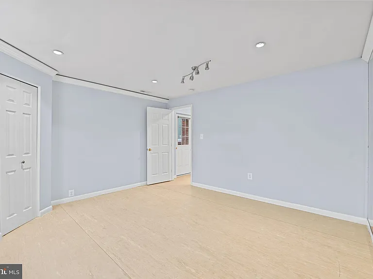 5937 Avon Dr — Photo 7