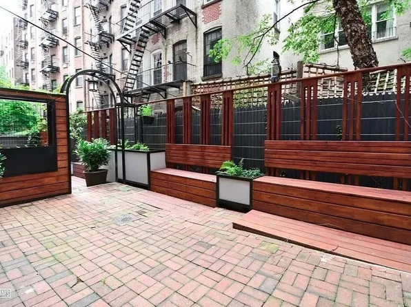 171 E 90th St #1B, New York, NY 10128