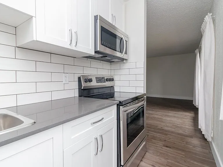 1017 Queens Ave #306 — Photo 6