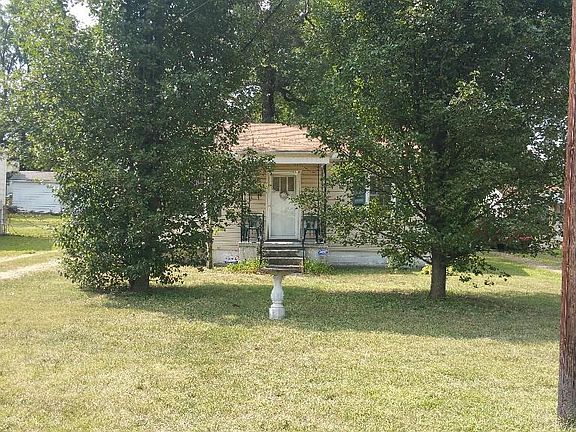 5th image of 1926 Woodside Dr